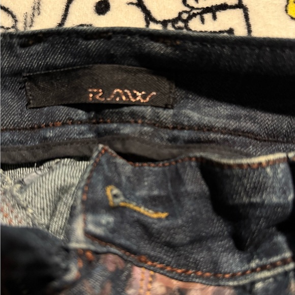 Raw trendy modern blue jeans - Picture 3 of 7